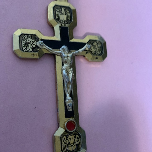 Beautiful crucifix pendant - Picture 3 of 5